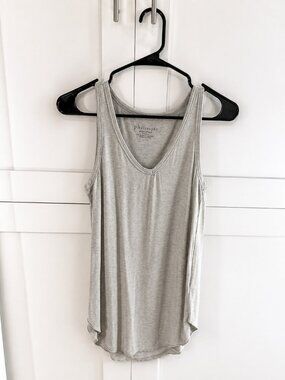 Philosophy Republic Clothing Gray V-Neck Tank Top | Women's Small | Soft Rayon B